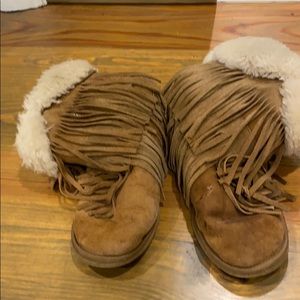 Kookaburra fringe boots